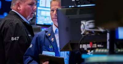 Stocks make comeback, close in the green after early losses Stocks make comeback, close in the green after early losses